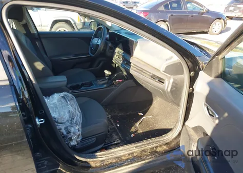 2025 Kia K4 Lxs z USA, uszkodzony, nr VIN 3KPFT4DE8SE015807